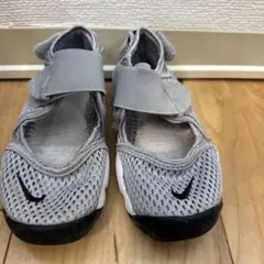 ナイキ　NIKE エアリフト　18センチ　グレー　キッズ　サンダル