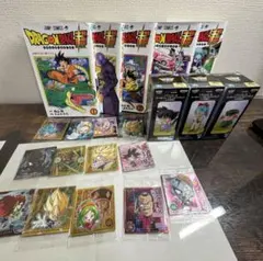 ドラゴンボールミニフィギュア3体セット＋漫画5巻＋シール13枚。