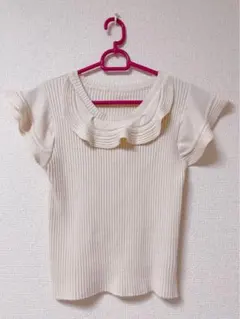 【美品】evelyn ノースリーブ フリル ニット ベージュホワイトのサムネイル