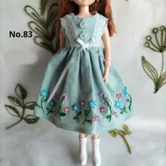 22センチドールサイズの服83　ハンドメイド　刺繍ワンピース　ブルー