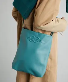 【イアパピヨネ】 レザーショルダーバッグ