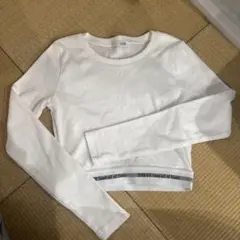 値下げ❗️GYDA ホワイト クロップド長袖Tシャツのサムネイル