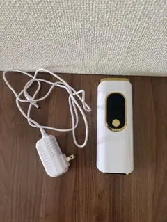 【値下げ交渉◯】家庭用光脱毛器 本体 ホワイト ゴールドのサムネイル