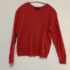 赤いニット