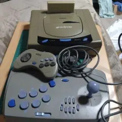 セガサターン 本体 コントローラー付き　ジョイスティックコントローラ。