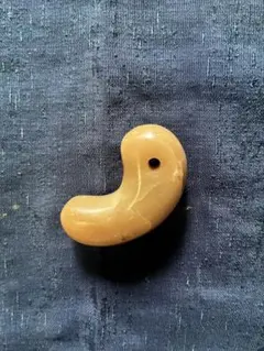 糸魚川青翡翠めおと勾玉 元粋　28mm*30mm*8mm 勾玉 糸魚川青翡翠めおと勾玉 元粋 28mm*30mm*8mm 勾玉 - メルカリ