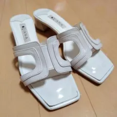S ダイアナ DIANA ホワイト アイボリー エナメル サンダル ミュールのサムネイル