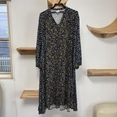 ニコアンド 花柄長袖Vネックワンピース