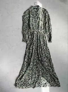 ZARA極美品✨美シルエットAライン花柄ワンピース　Sサイズ