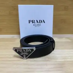 【美品/箱付き】 PRADAプラダ三角ゴールドレザーベルトシルバー85》のサムネイル