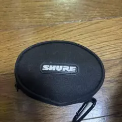 SHURE イヤホンとキャリングケースのサムネイル