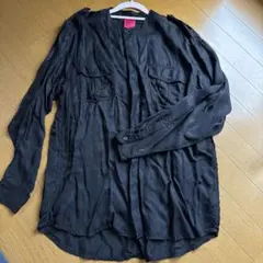 ラストヴァージン　黒シャツ　レーヨン　ブラウス　ヘンリーネック