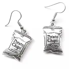 おもしろい　ポテトチップス　モチーフ　シルバー　ピアス　かわいい　個性的