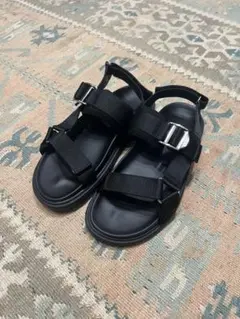 GU メタルバックルテープサンダル