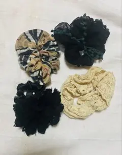 ヘアゴム　シュシュ3点セット（黒・ベージュ・柄）　花　コサージュ付き　レース