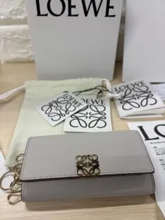 LOEWE アナグラム キーケース グレージュのサムネイル