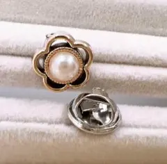 【 ピンバッジ】花デザインパール　シンプル　ワンポイント