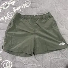 THE NORTH FACE ショートパンツ カーキ Mサイズのサムネイル