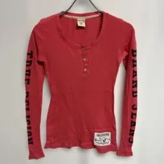 TRUE RELIGION 長袖 ヘンリーネック 袖ロゴ ピンク M