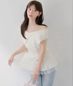 スナイデル♡サスティナブルアシメフリルブラウス¥1万2980リリー 
