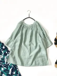 美品✨《セオリーリュクス》やわやかサテン とろみブラウス ミント