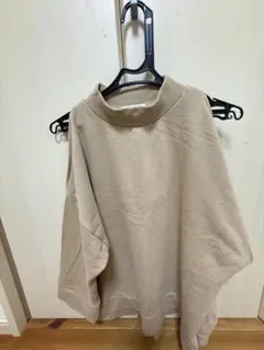ベージュ ハイネック オーバーサイズ スウェット