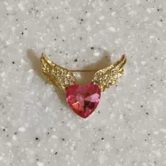羽つきピンクハートのブローチ ヴィンテージ アンティーク風 海外製品