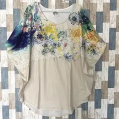 ScoLar スカラー クリーム色 半袖 Tシャツ 花柄 レースのサムネイル