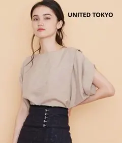 UNITED TOKYO リネンライクタックブラウス ベージュ 美品のサムネイル