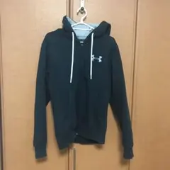 冬 アンダーアーマー パーカー