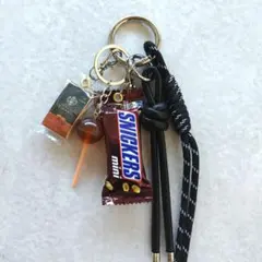 じゃらじゃらキーホルダー バッグチャーム キーチャーム　黒　お菓子パッケージ