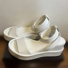 ホワイトストラップ厚底サンダル
