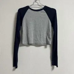Dazy グレー・ネイビー クロップド長袖Tシャツ