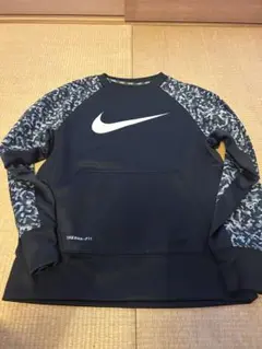 Nike トレーナー　キッズ　M