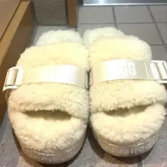 UGGもこもこサンダル 厚底 ホワイト24cm ロゴベルト