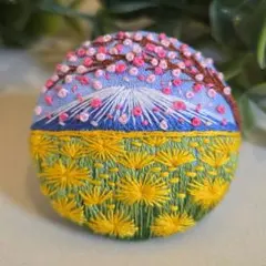 #032　富士山　風景　桜　刺繍ブローチ　ハンドメイド　くるみボタン