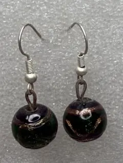 緑と紫のガラス球 フックピアス