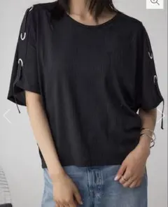 【新品タグ付】AZUL BY MOUSSY アイレットカットトップス 黒のサムネイル