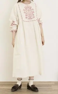 サマンサモスモス　配色刺繍ワンピース