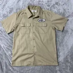 ベージュ シャツ