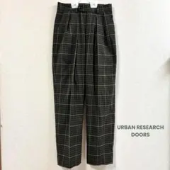 【URBAN RESEARCH DOORS】タック チェック テーパード パンツ