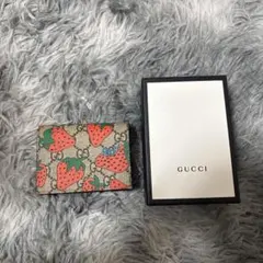 gucci 二つ折り財布 ストロベリー
