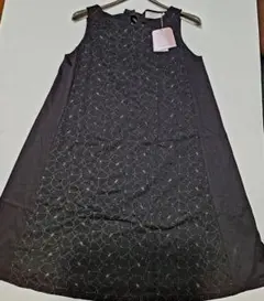 新品タグ付き ノースリーブ ワンピース　ブラック　L　花柄刺繍バックリボン付きのサムネイル