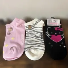 完売品　ハローキティ ソックス 3足セット　23〜25㎝のサムネイル