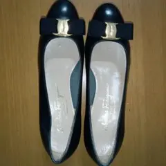 美品Salvatore Ferragamo濃紺 リボンパンプス