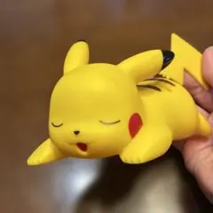 すやすやピカチュウ貯金箱　ソフビ　貯金額
