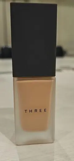 THREE フローレスエシリアル フルイド ファンデーション 101のサムネイル