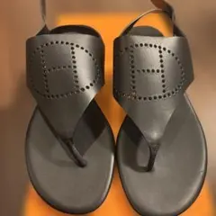 HERMES Hロゴ パンチング サンダル ブラックのサムネイル