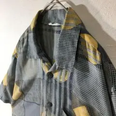 【個性派古着】日本製　半袖総柄デザインシャツ　幾何学模様　透け感　水色　黄色　Mのサムネイル