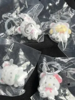 ふわふわスノー　サンリオ　ガチャガチャ　めじるしアクセサリー